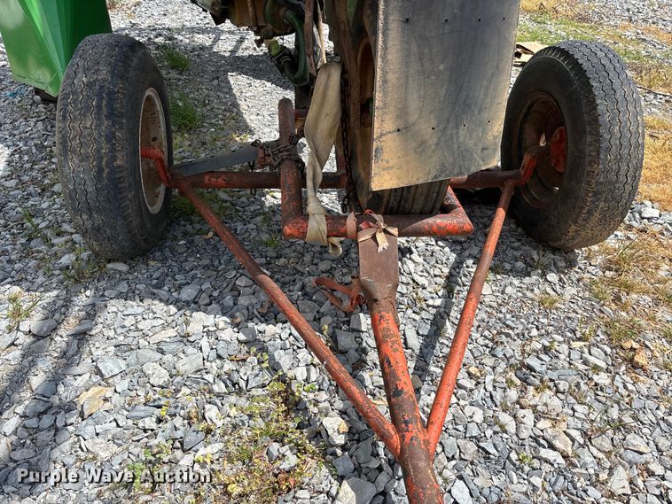 image for item DT0187 1964 John Deere 600A sprayer