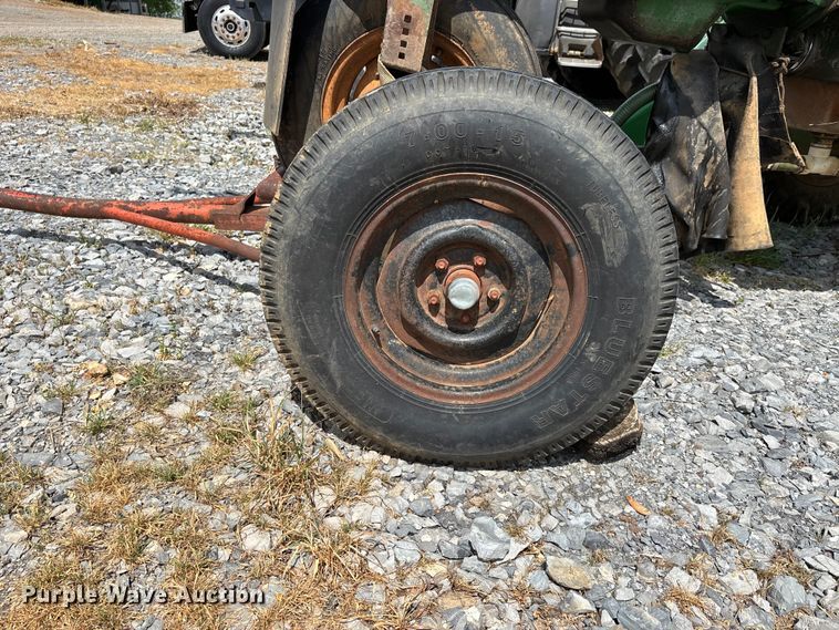 image for item DT0187 1964 John Deere 600A sprayer