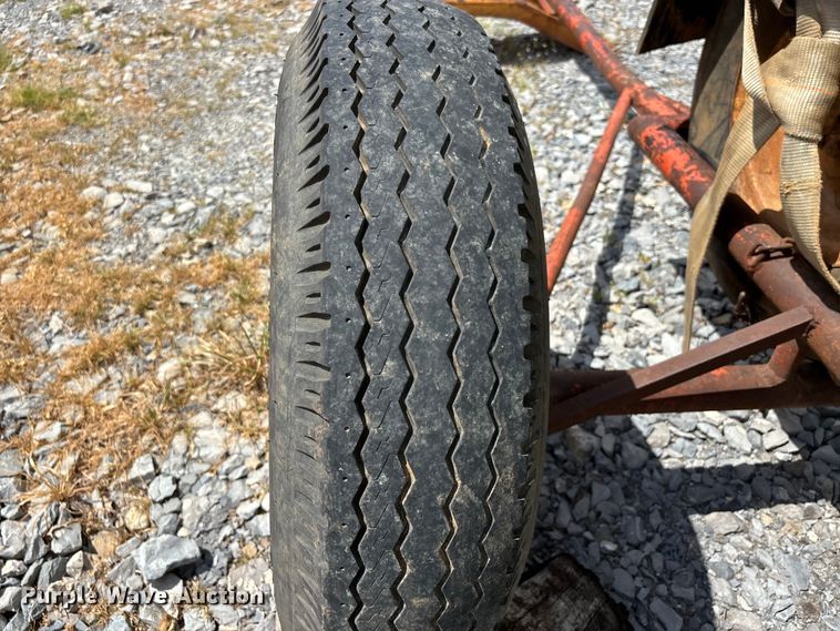 image for item DT0187 1964 John Deere 600A sprayer