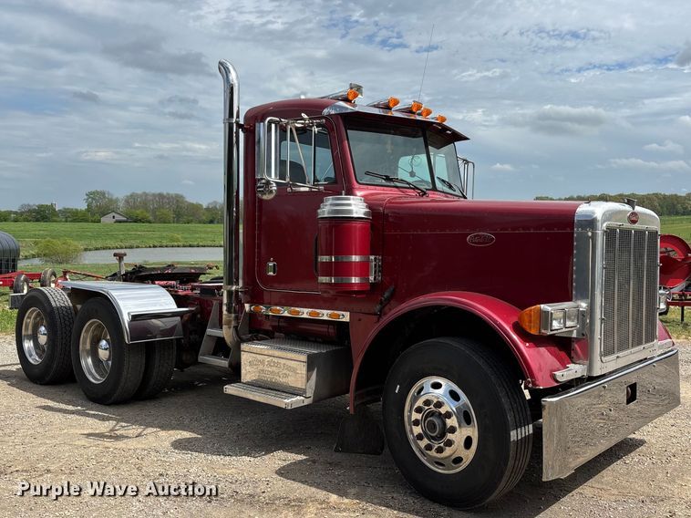 image for item DT0189 1987 Peterbilt 379 semi truck