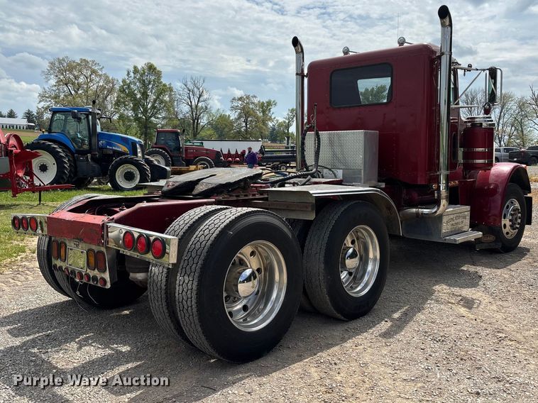 image for item DT0189 1987 Peterbilt 379 semi truck