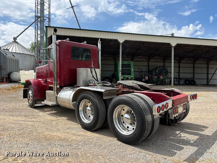 image for item DT0189 1987 Peterbilt 379 semi truck