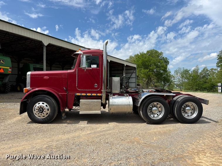 image for item DT0189 1987 Peterbilt 379 semi truck