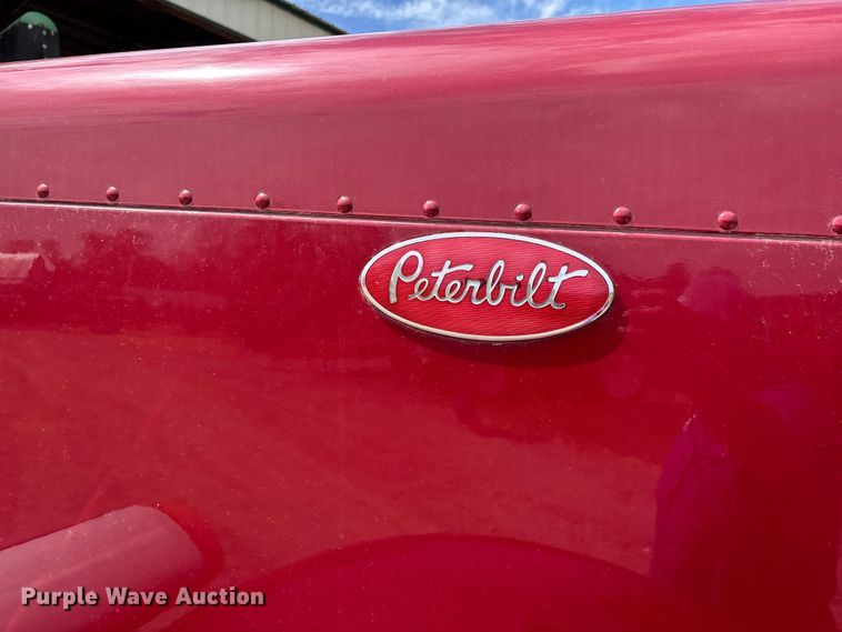 image for item DT0189 1987 Peterbilt 379 semi truck