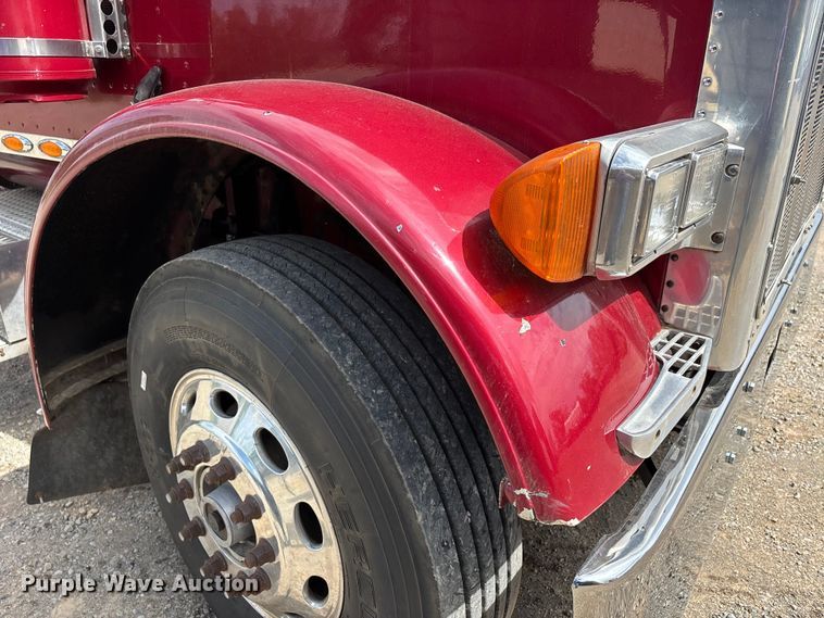 image for item DT0189 1987 Peterbilt 379 semi truck