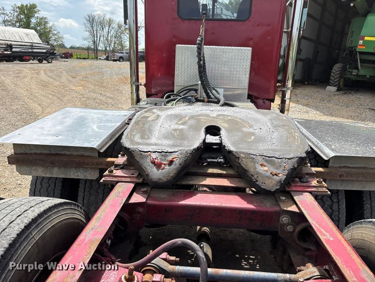 image for item DT0189 1987 Peterbilt 379 semi truck