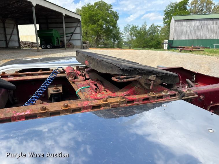 image for item DT0189 1987 Peterbilt 379 semi truck