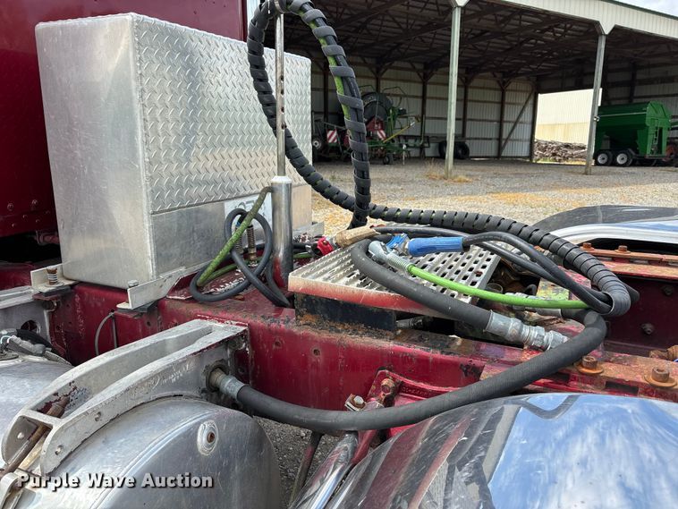 image for item DT0189 1987 Peterbilt 379 semi truck