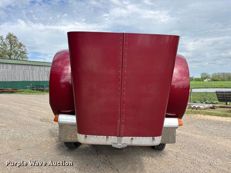 image for item DT0189 1987 Peterbilt 379 semi truck