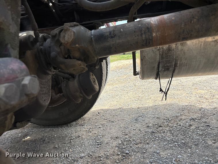 image for item DT0189 1987 Peterbilt 379 semi truck