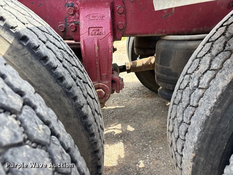 image for item DT0189 1987 Peterbilt 379 semi truck