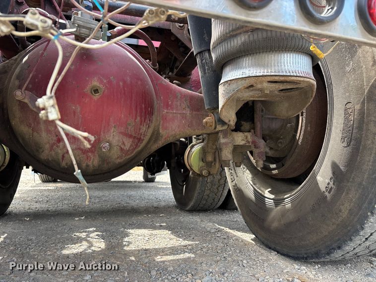 image for item DT0189 1987 Peterbilt 379 semi truck