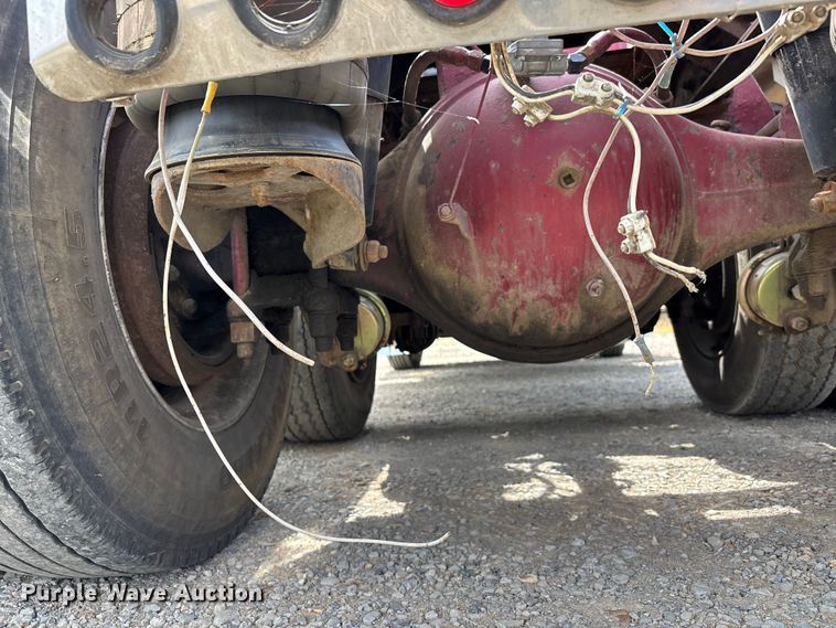 image for item DT0189 1987 Peterbilt 379 semi truck