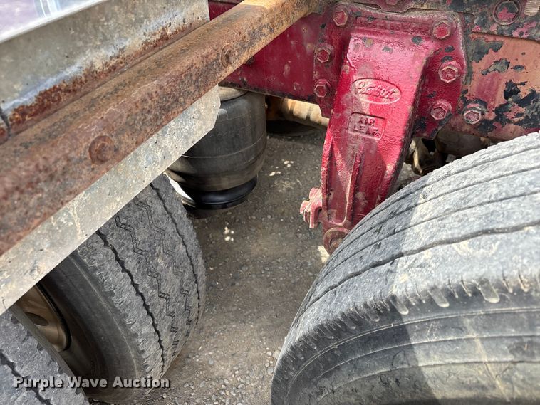 image for item DT0189 1987 Peterbilt 379 semi truck