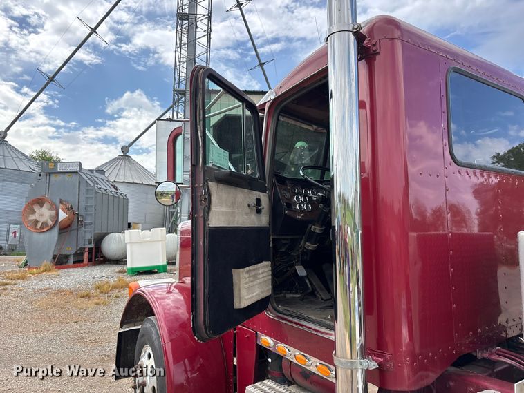 image for item DT0189 1987 Peterbilt 379 semi truck