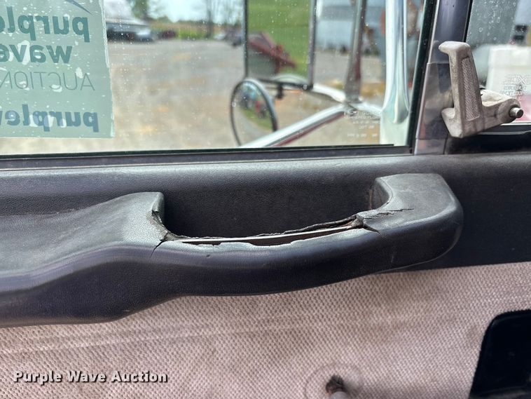 image for item DT0189 1987 Peterbilt 379 semi truck