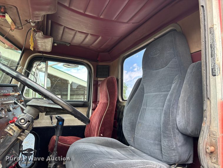 image for item DT0189 1987 Peterbilt 379 semi truck