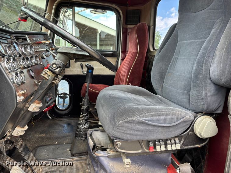 image for item DT0189 1987 Peterbilt 379 semi truck