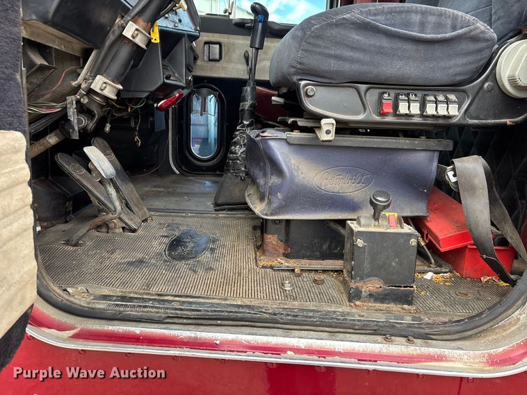 image for item DT0189 1987 Peterbilt 379 semi truck