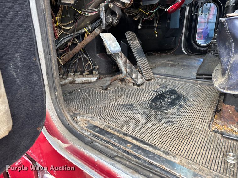 image for item DT0189 1987 Peterbilt 379 semi truck