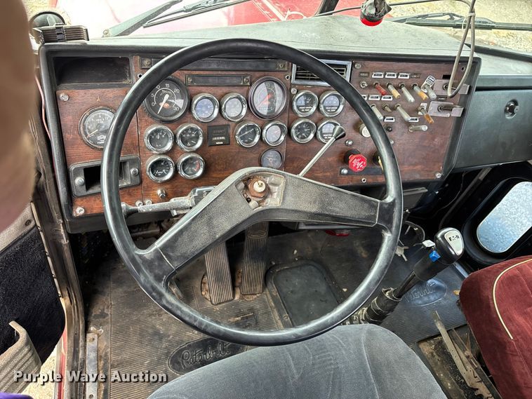 image for item DT0189 1987 Peterbilt 379 semi truck