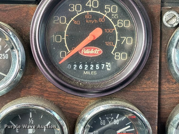 image for item DT0189 1987 Peterbilt 379 semi truck