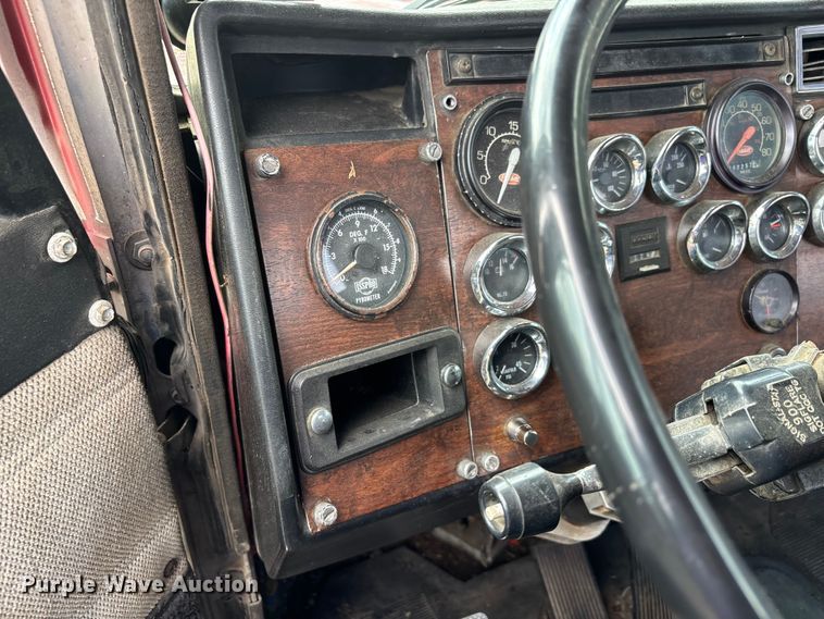 image for item DT0189 1987 Peterbilt 379 semi truck