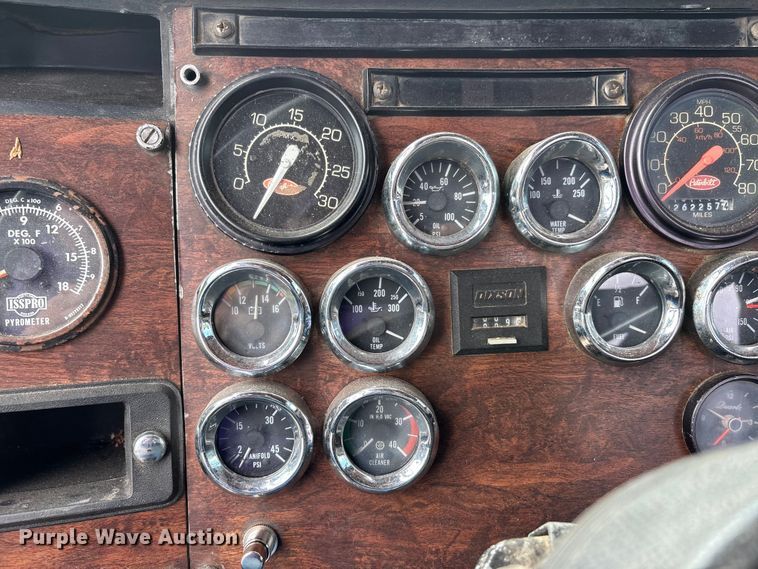 image for item DT0189 1987 Peterbilt 379 semi truck