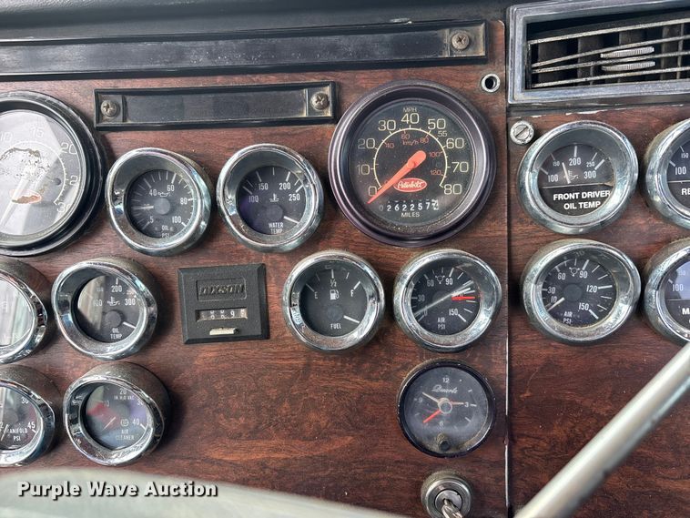 image for item DT0189 1987 Peterbilt 379 semi truck