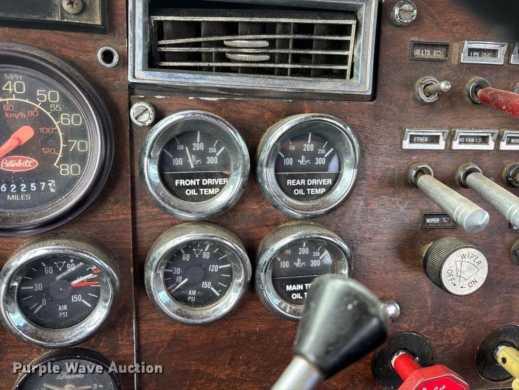 image for item DT0189 1987 Peterbilt 379 semi truck