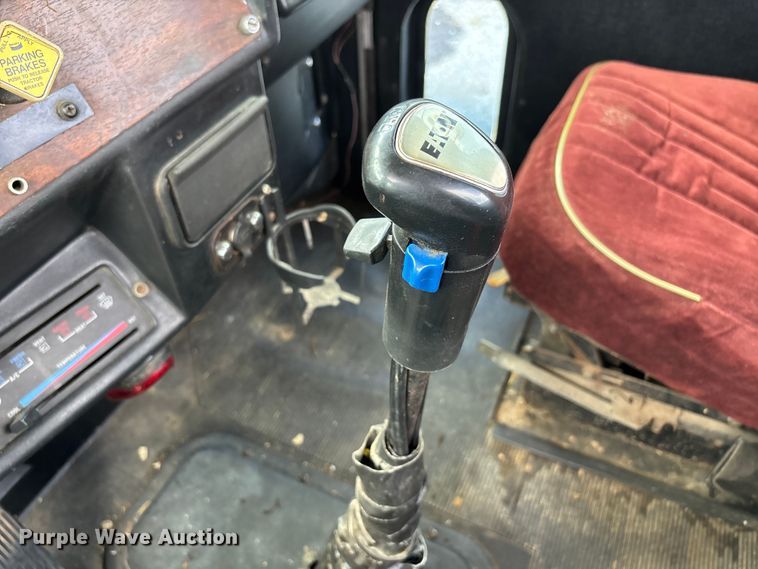 image for item DT0189 1987 Peterbilt 379 semi truck