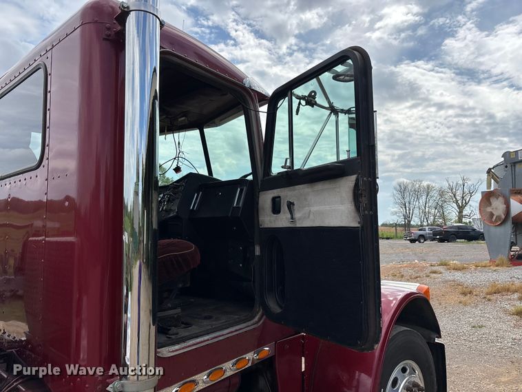 image for item DT0189 1987 Peterbilt 379 semi truck