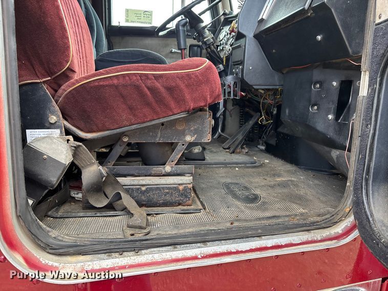 image for item DT0189 1987 Peterbilt 379 semi truck