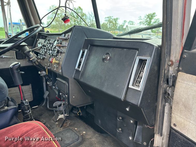 image for item DT0189 1987 Peterbilt 379 semi truck