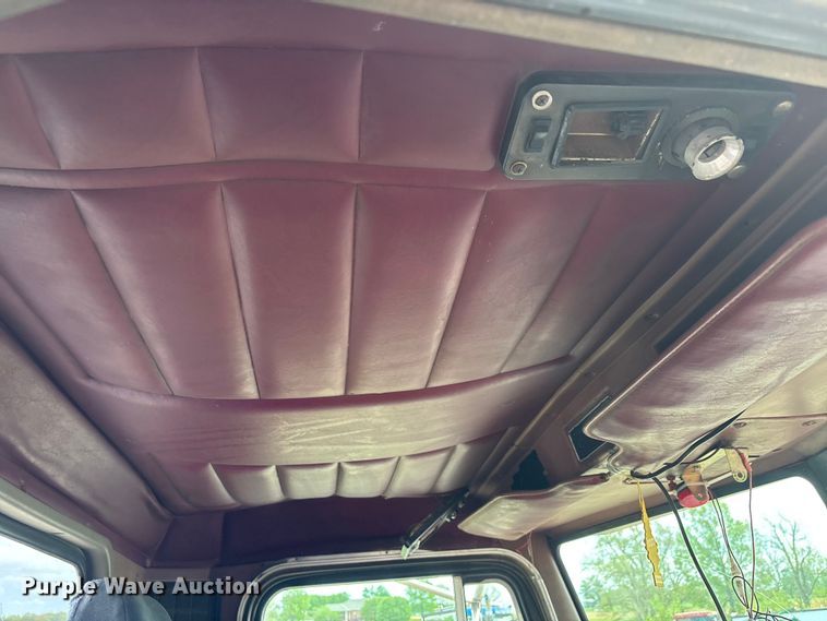 image for item DT0189 1987 Peterbilt 379 semi truck