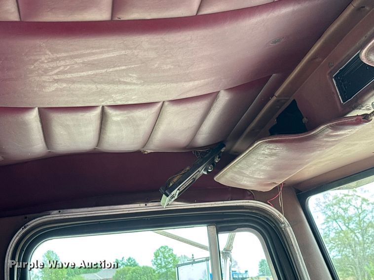 image for item DT0189 1987 Peterbilt 379 semi truck