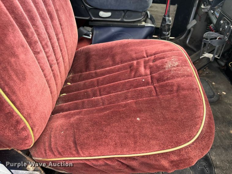 image for item DT0189 1987 Peterbilt 379 semi truck