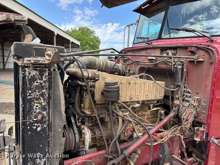 image for item DT0189 1987 Peterbilt 379 semi truck