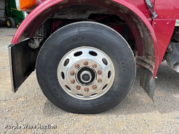 image for item DT0189 1987 Peterbilt 379 semi truck