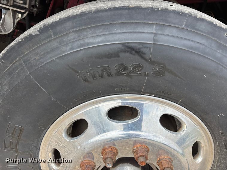 image for item DT0189 1987 Peterbilt 379 semi truck