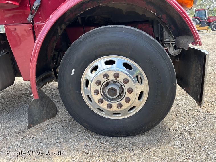 image for item DT0189 1987 Peterbilt 379 semi truck