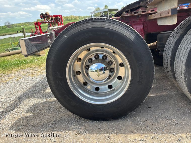 image for item DT0189 1987 Peterbilt 379 semi truck