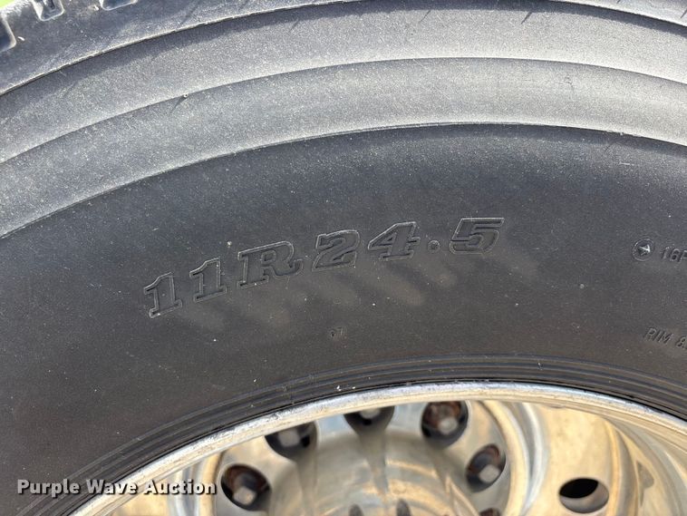 image for item DT0189 1987 Peterbilt 379 semi truck