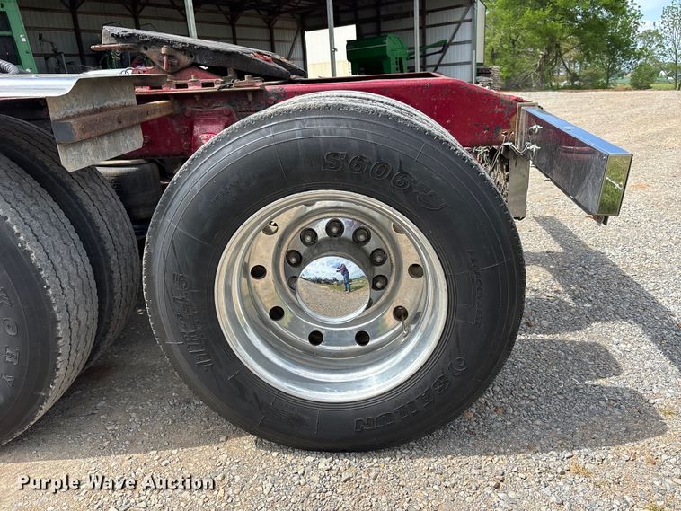 image for item DT0189 1987 Peterbilt 379 semi truck