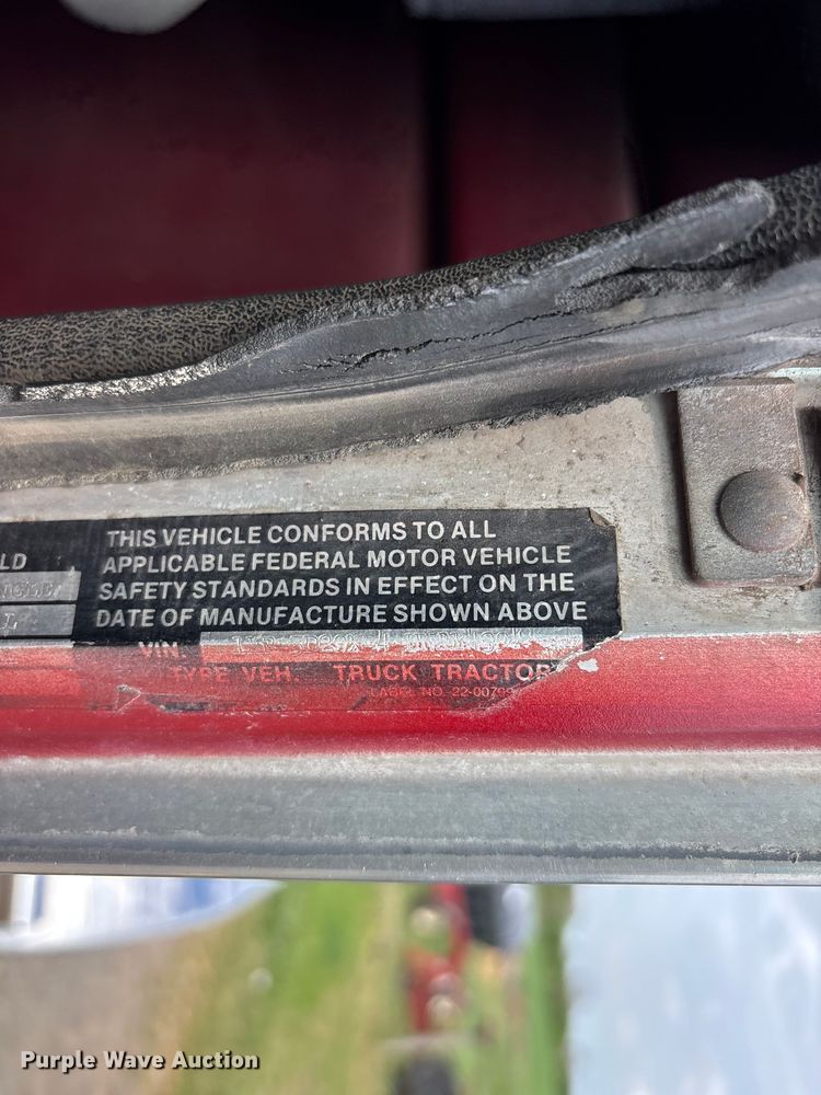 image for item DT0189 1987 Peterbilt 379 semi truck