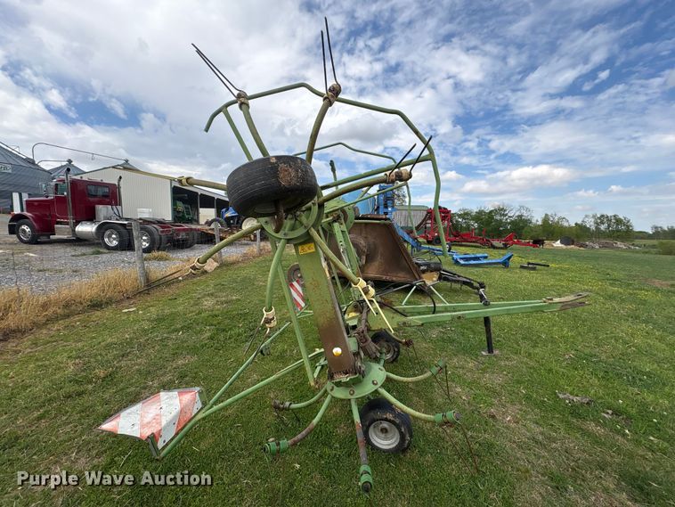 image for item DT0200 2002 Krone KW55 hay rake