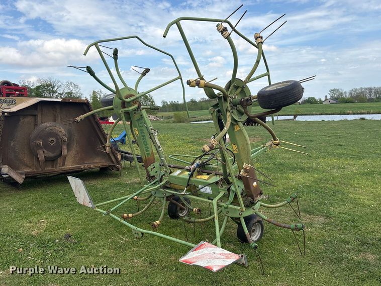 image for item DT0200 2002 Krone KW55 hay rake