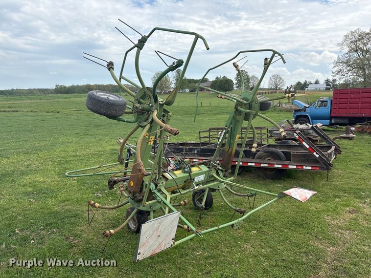 image for item DT0200 2002 Krone KW55 hay rake