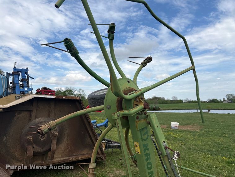 image for item DT0200 2002 Krone KW55 hay rake