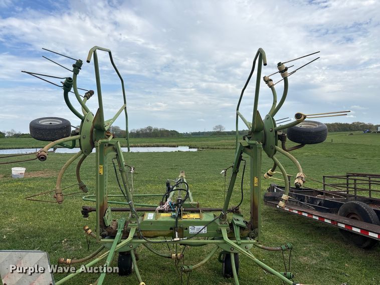 image for item DT0200 2002 Krone KW55 hay rake